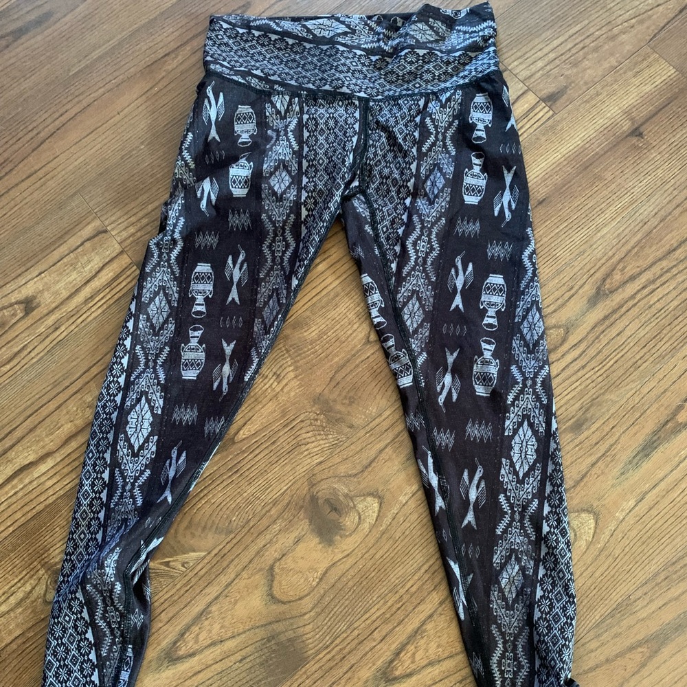 Teeki Hotpants Leggings Size Large